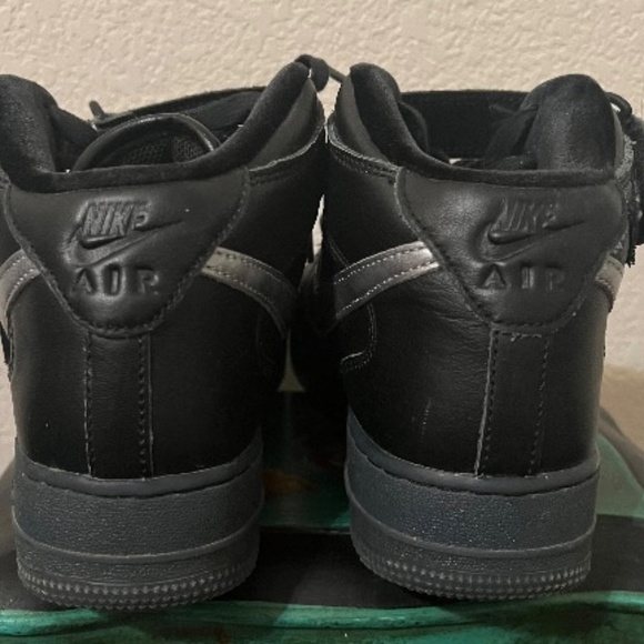 Nike Airforce One’s Women’s 9 Men’s 7.5 Black Silver Blue Low top - Picture 3 of 7